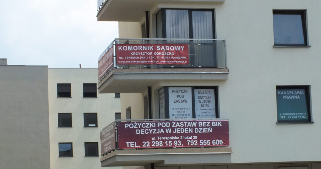 Lodówka na raty bez wizyty w banku, potem karta kredytowa w ramach promocji dla stałych klientów. W rodzinnym budżecie musi się znaleźć miejsce na raty za lodówkę, spłatę karty i wcześniej zaciągnięte pożyczki na święta, wakacje, wielką plazmę i inne przyjemności.