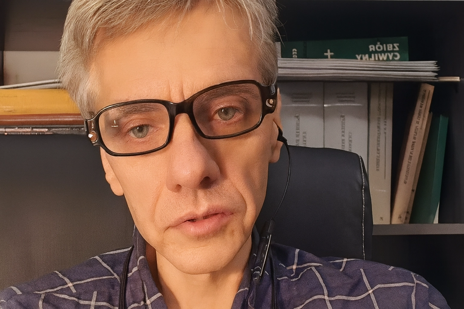 Bank ani windykator nie mogą nasłać komornika bez wyroku sądu. Sprawdź, jakie prawa chronią kredytobiorców i dlaczego orzeczenie sądowe jest konieczne w każdej egzekucji