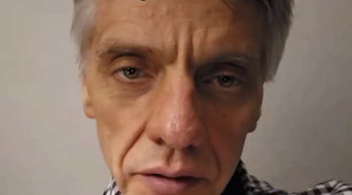 MacGyver w garniturze, zamiast scyzoryka - kodeks i orzecznictwo. Ponad dekada walki z banksterami, tysiące spraw, setki wyroków. Nie teoretyzuję, nie sprzedaję bajek - pokazuję, jak naprawdę wygląda obrona dłużników i konsumentów. Jeśli chcesz wiedzieć, dlaczego nie dziedziczysz kredytów i jak zatrzymać egzekucję, tu znajdziesz odpowiedzi