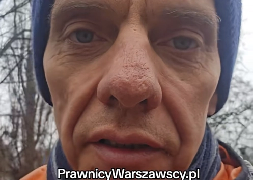 Mechanizmy psychologiczne potrafią chronić nas przed stresem, ale jednocześnie sprawiają, że zaniedbujemy własne sprawy finansowe. Podpisane lichwiarskie umowy, spirala zadłużenia czy chwilówki stają się „cyrografem” z bankiem - paktem, który prowadzi do bezradności i wizyty komornika. Autor pokazuje, że im szybciej szukamy pomocy prawnej i zaczynamy działać, tym więcej można jeszcze odkręcić i odzyskać.