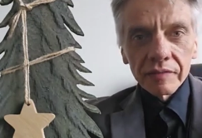 Świąteczna choinka w kancelarii, rękodzieło od klientów, zwycięstwo nad bankowym bezprawiem i życzenia pełne siły oraz spokoju na cały rok