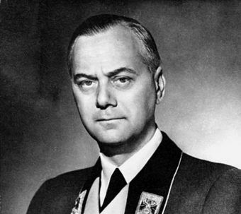 Akcja M - grabież mienia Żydów i Polaków w czasie II wojny światowej. Od kradzieży mebli i dzieł sztuki po propagandowe rozdawnictwo w III Rzeszy. Poznaj mechanizmy rabunku, które miały ‘uszczęśliwiać’ niemiecki naród i podtrzymywać poparcie dla wojny