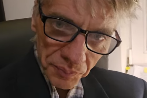 Krótka opowieść o tym, jak lichwa wyglądała kiedyś i jak działa dziś. Od warszawskich lichwiarzy z XVIII i XX wieku po banki, firmy pożyczkowe i windykatorów. Mechanizmy te same, tylko skala większa. Jak się nie dać wciągnąć i gdzie kończy się „pomoc finansowa”, a zaczyna zwykłe wyzyskiwanie.