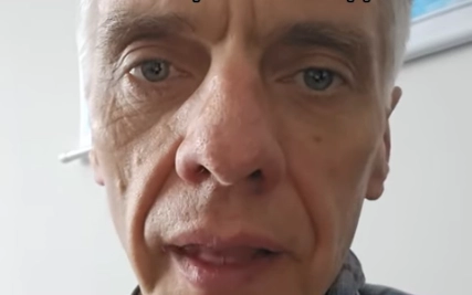 Masowe pozwy lecą przez eSąd jak taśma produkcyjna, a kto nie pilnuje swoich spraw, budzi się dopiero przy zajętym koncie